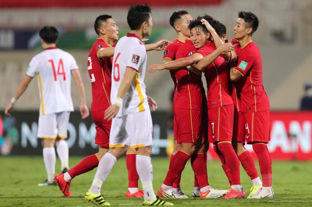 九游体育下载-8年后国足再上演惊天绝杀！继续前进的路到底在哪？
